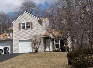 55 Cooks Ct, Waterford, NY 12188