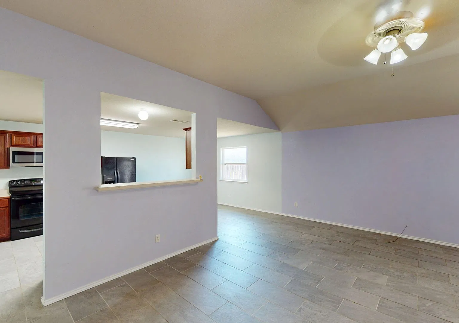 Gorgeous One Story 4 Bedroom By Fort Hood With All Tile Flooring — Photo 4