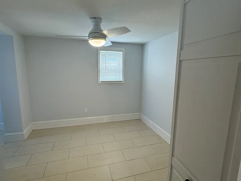 19 Illinois Ave — Photo 5