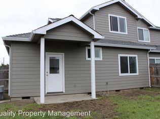 1000 Megan Ln, Phoenix, OR 97535