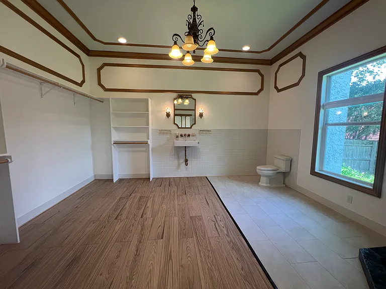 3915 Hunters Crest St — Photo 10