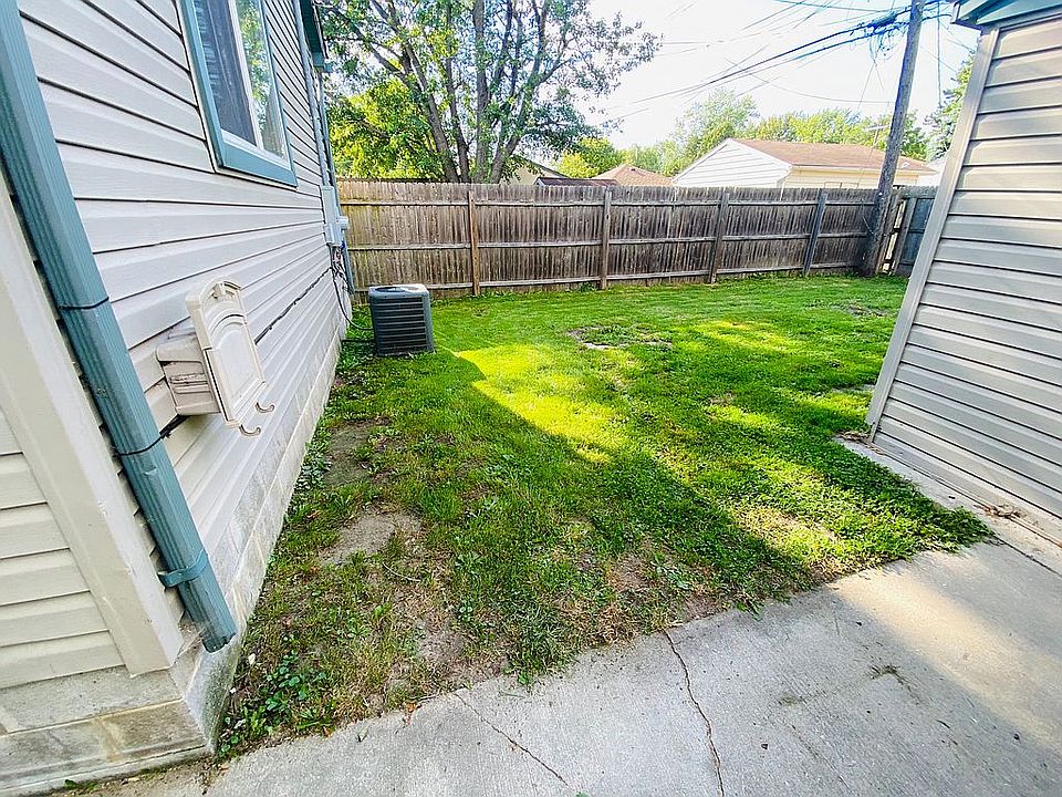 21125 Woodward St, photo 22