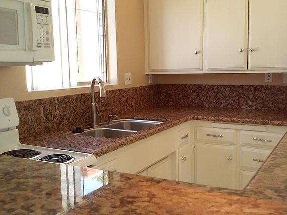 4th image of 931 W 19th St APT 28