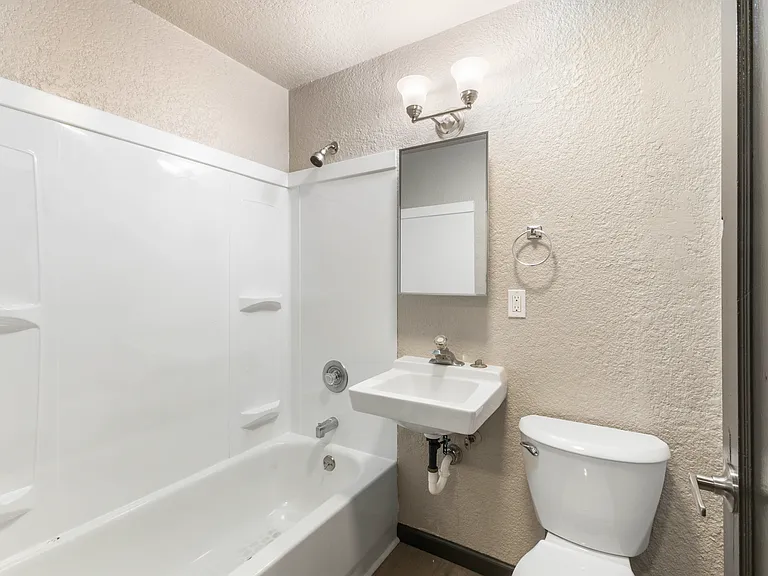 Garfield Street Apartments — Photo 36