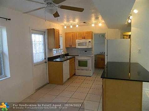 4th image of 1520 NE 33rd St #2