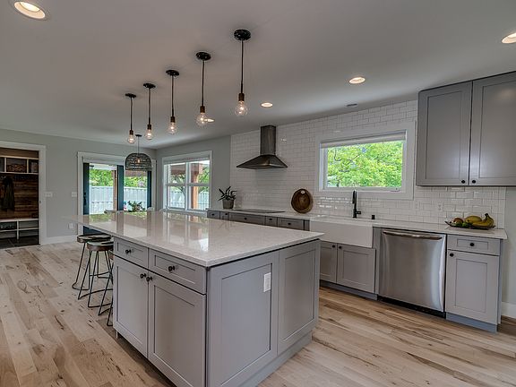 3rd image of 1207 Ponderosa Dr