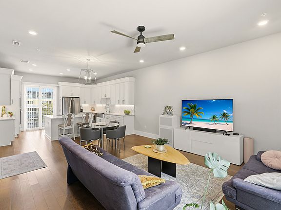 2nd image of 504 Laurel Park Dr #504