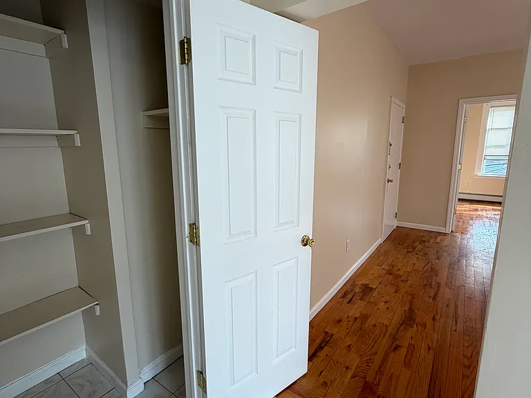 21 Robert Pl #2R — Photo 20