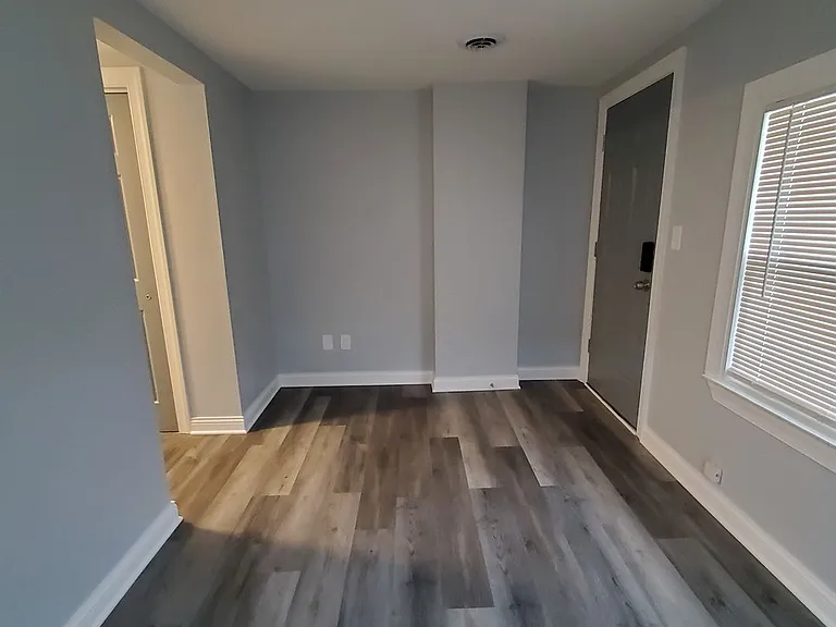 909 College Ave — Photo 6