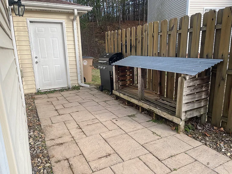 7634 Chatham Cir — Photo 17