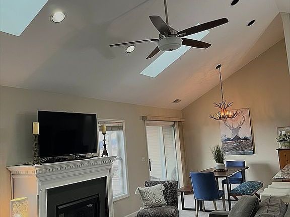 5th image of 52 Bourne Cir