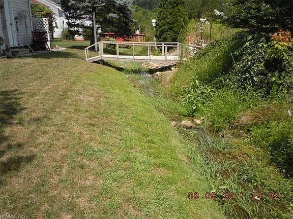 5th image of 83 Summer Place Dr