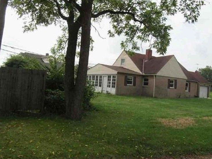 2nd image of 2644 South Blvd