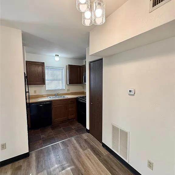 145 Ashley Dr — Photo 6