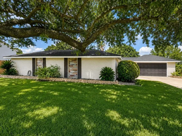 176 Tiger Lily St, Bridge City, TX 77611
