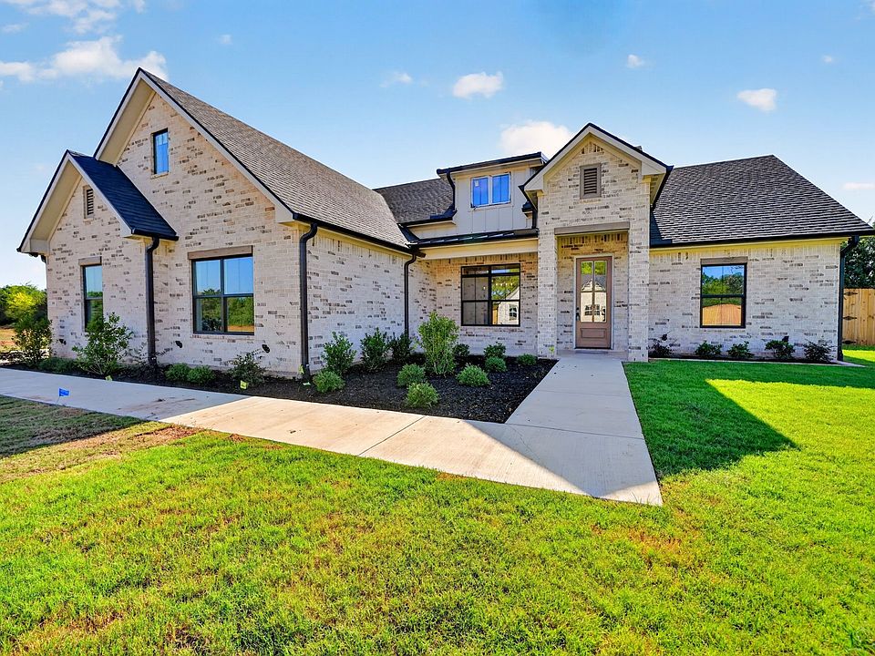1st image of 370 Grace Ln
