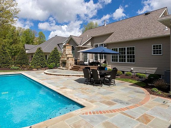 3rd image of 12110 Summerwood Dr
