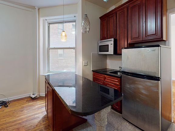 5th image of 140 W 71st St APT 2B