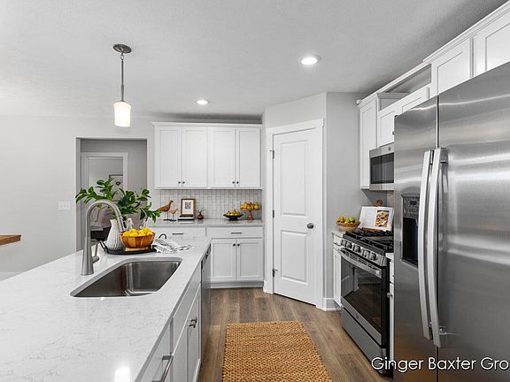 5th image of 736 Hawthorn Ct #49