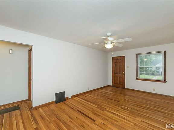 4th image of 1301 Fairmount Ct