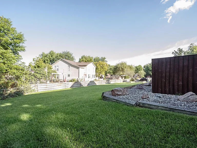 11704 Cameron Dr — Photo 29