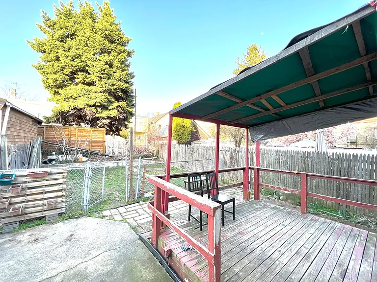 21 W 10th St — Photo 17