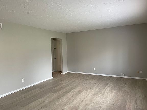 2nd image of 3351-3355 Hiwood Ave #349-3351
