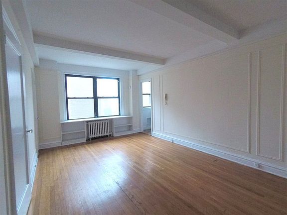 5th image of 455 W 34th St APT 15D