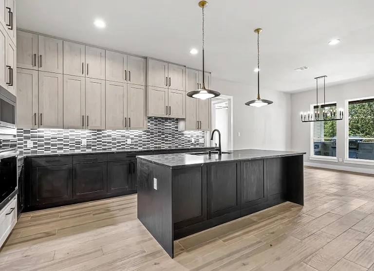 1064 Glenoaks Dr — Photo 4