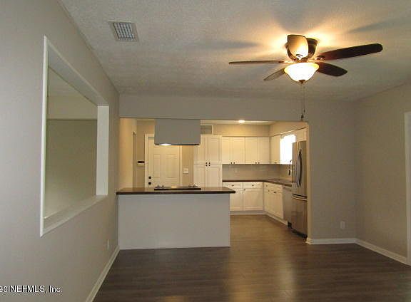 5th image of 1705 Bay Cir W
