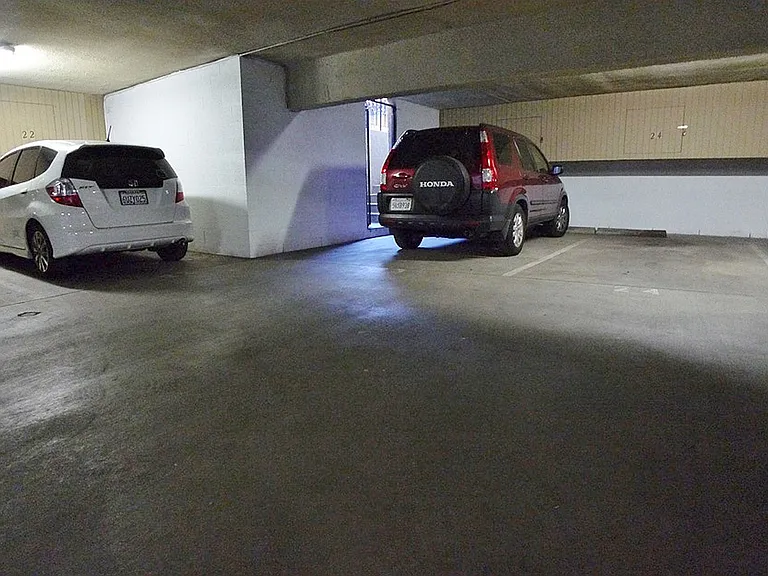 Alhambra @ Studio City Apts. — Photo 10