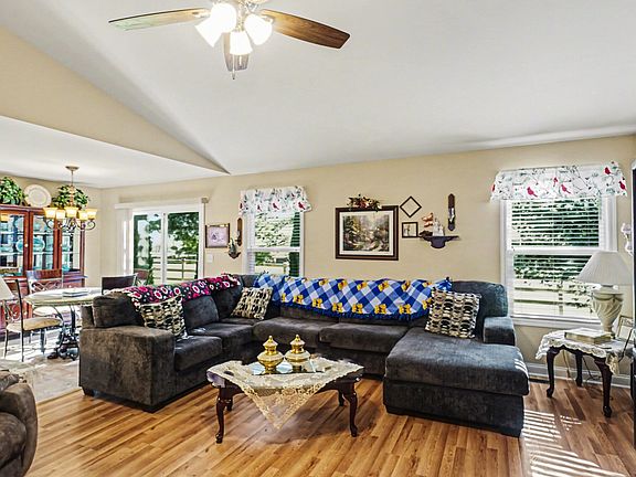 4th image of 132 Stapleton Way