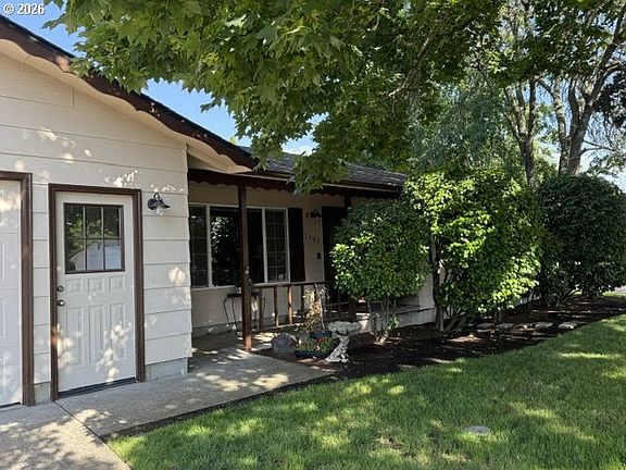 3rd image of 3353 Wisteria St