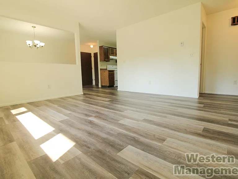 1217 Yellowstone Ave — Photo 5