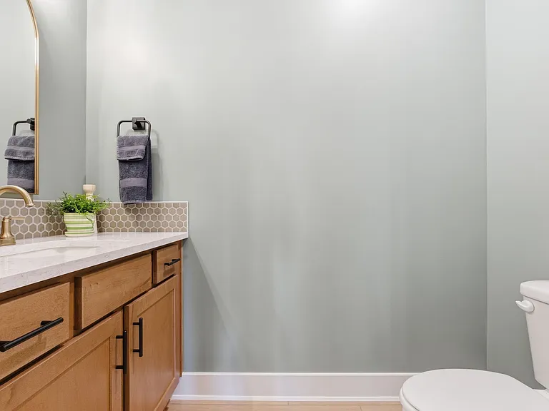 2134 E Beaumont St — Photo 23