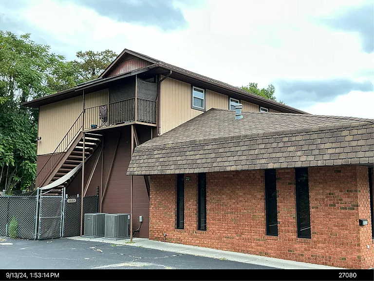 2033 E Main St — Photo 12