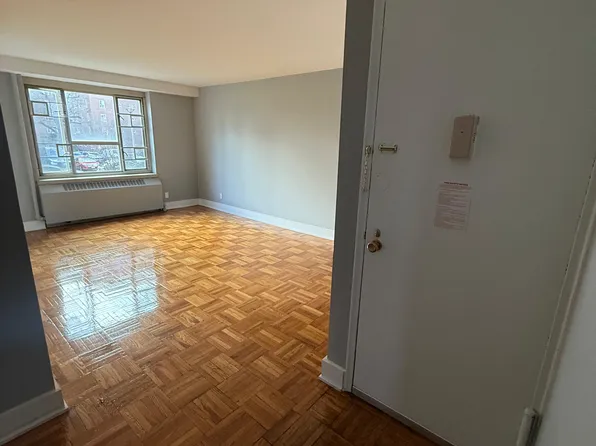 (undisclosed Address), Fresh Meadows, NY 11365