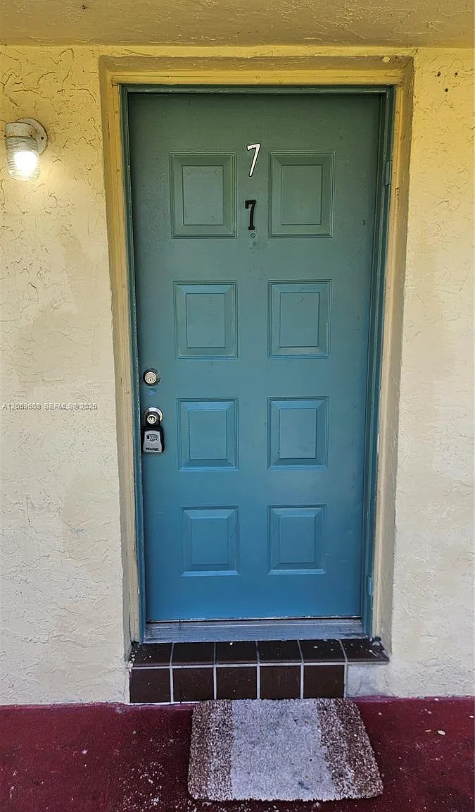 Hollywood Little Ranches — Photo 3