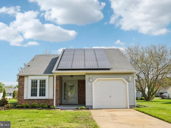 7 Marina Ct, Mount Laurel, NJ 08054