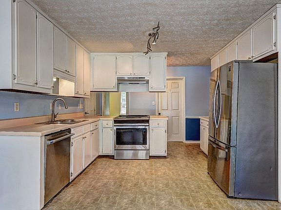 4th image of 630 N Oakland Cir