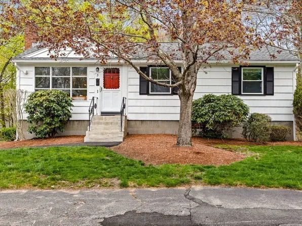 5 Shirley Ter, Holbrook, MA 02343