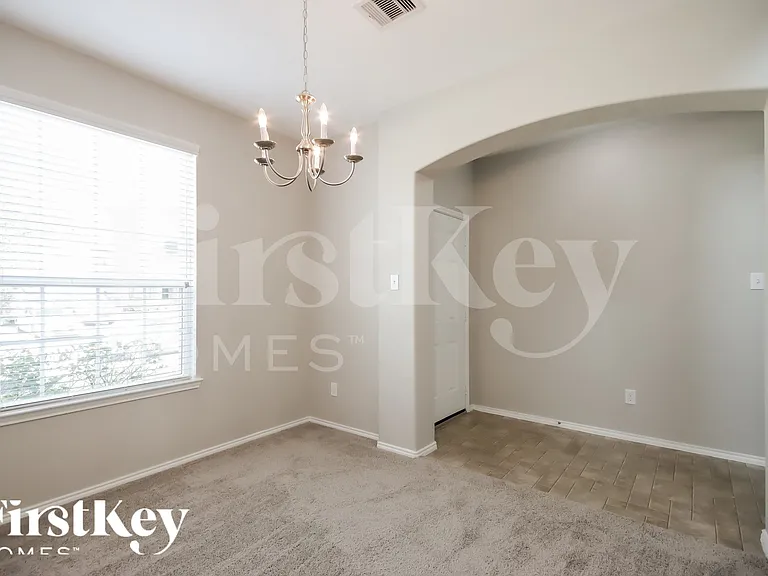 2526 Cold River Dr — Photo 5