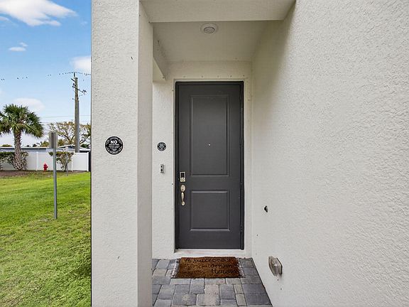 5th image of 1700 Lindley Street