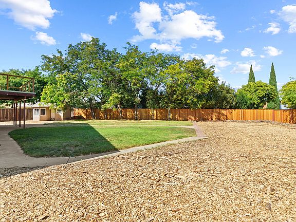 5th image of 4969 Gentian Ct