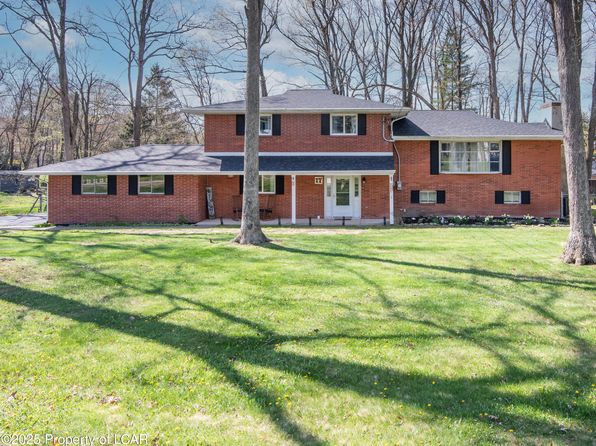 17 Cherry Ln, Mountain Top, PA 18707
