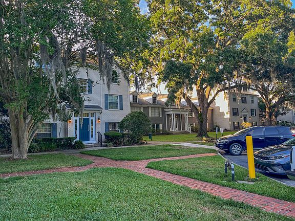 3rd image of 4305 Plaza Gate Ln S APT 202