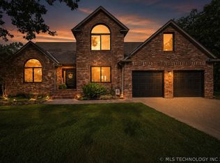 504 Oak Ridge Dr, Sand Springs, OK 74063