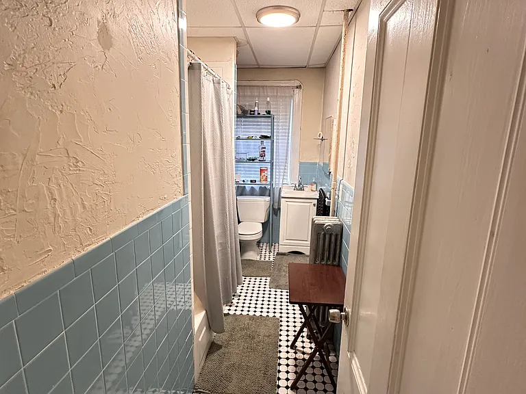 154 Walnut St #1 — Photo 4