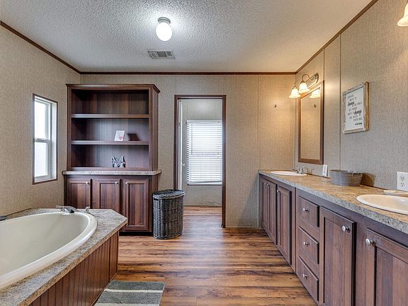 5th image of 54 Shady Oaks Ln