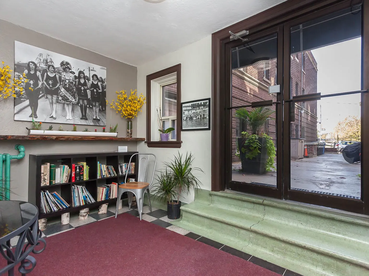 1 Claude Avenue — Photo 3